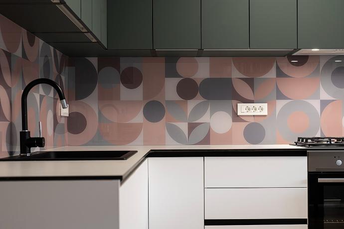 Modern kitchen interior with backsplash, digital print on glass.