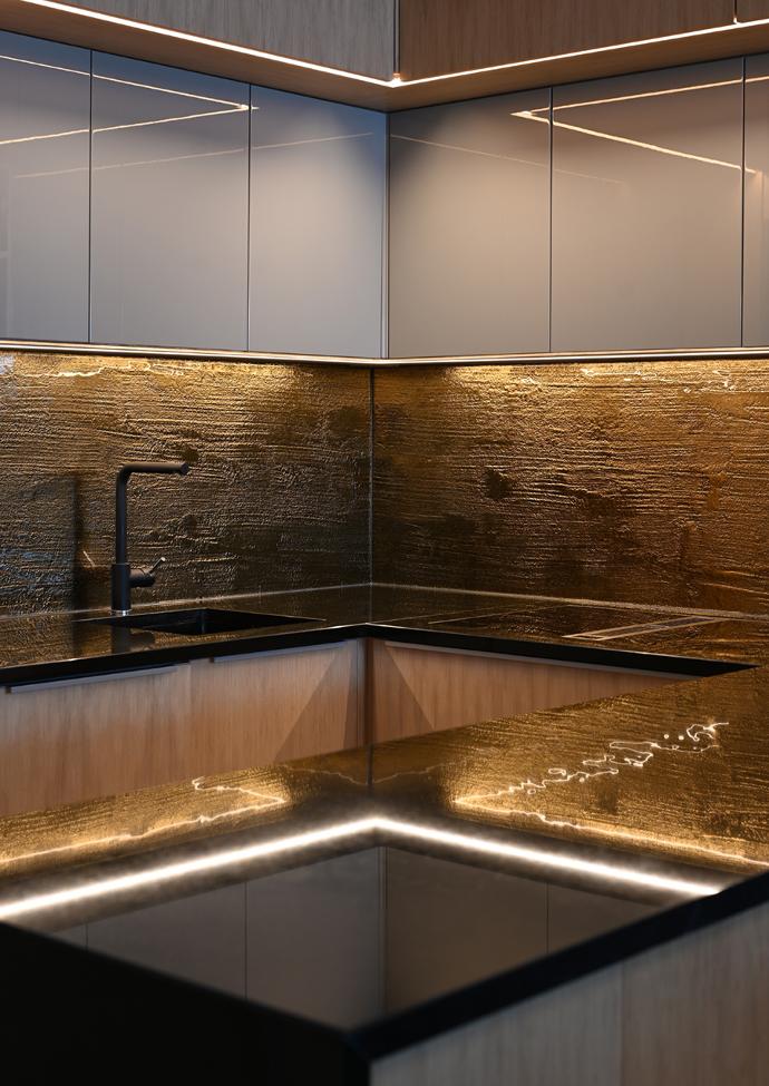 Modern kitchen interior with backsplash, textured glass.